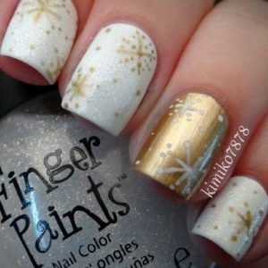 golden snowflake nails