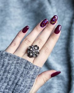 burgundy glass nails design