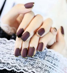 Short burgundy nails with gold foils