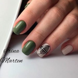 green nails with a leaf