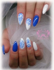 blue white nails