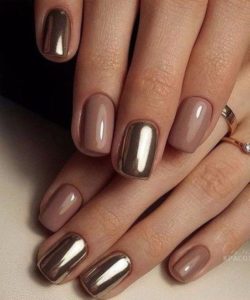 Nude and golden short nails
