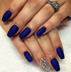 short coffin blue diamond nails