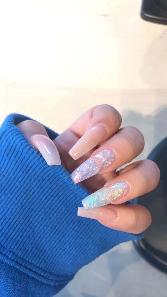 holographic nail effect