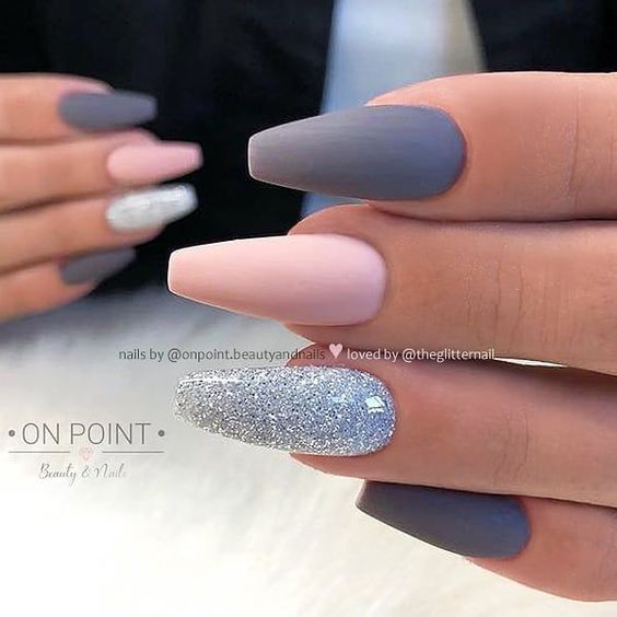 gliter pink grey acrylic nails