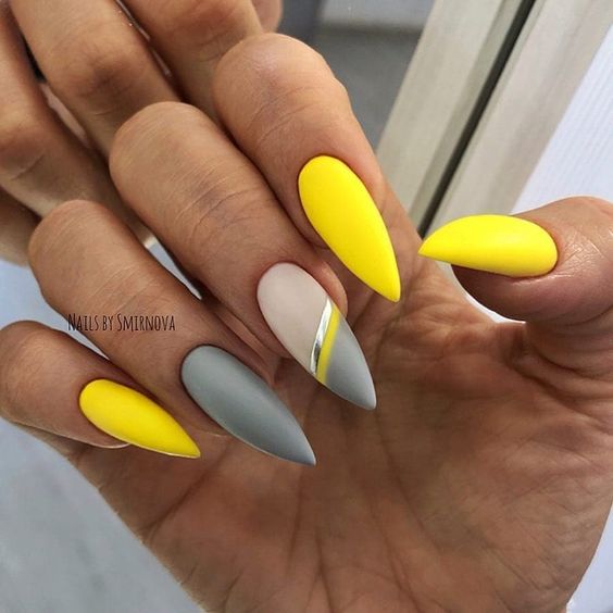 Grey accent nails