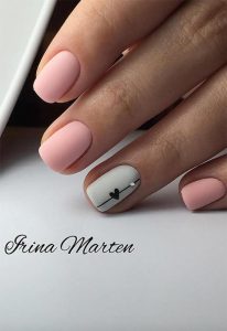 grey accent nail with love heart