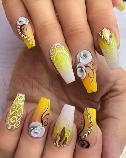nail art with swirls and curvy lines