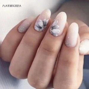 Grey floral Nail Art