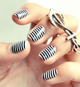 stripes short nails