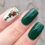 Christmas tree accent nails