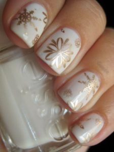 golden snowflake nails