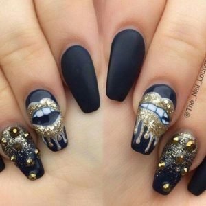 matte navy manicure