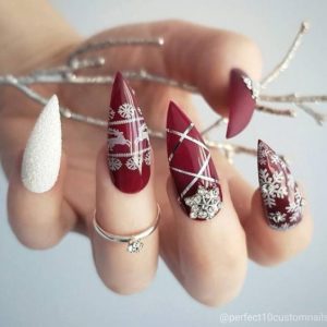 Christmas-y Pointy Stiletto Nails