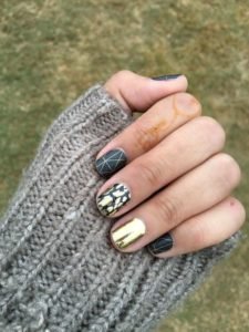 Short nails in in green and gold