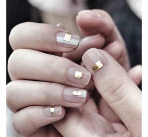 Short nails with metallic foils