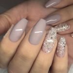 Beige Glitter Nail Art