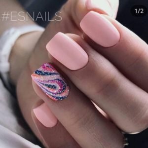 short pink nails and glitter