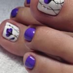 blue toe nails