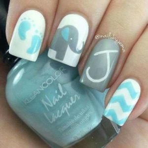 baby name initial on accent nail
