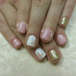 heart nail design on accent nail