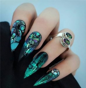 green nail foil pattern