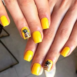 Pineapple nail art on accent nail