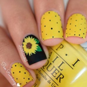 sunflower nail art on accent nail