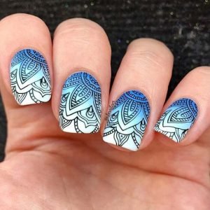 Lace patterns on ombre nails