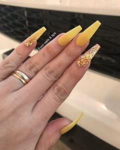 gold confetti polish on accent nail