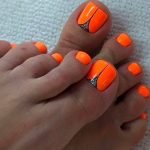 neon orange toes