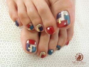 geometric fall color pedicure