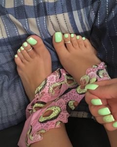 summer green pedicure