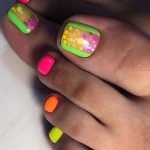 neon dot toes