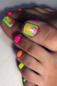 pedicure neon summer