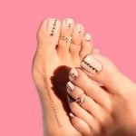 nude toes with stones