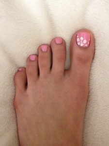 white easy flower toes