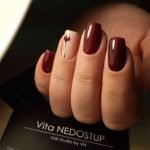 flower maroon nail